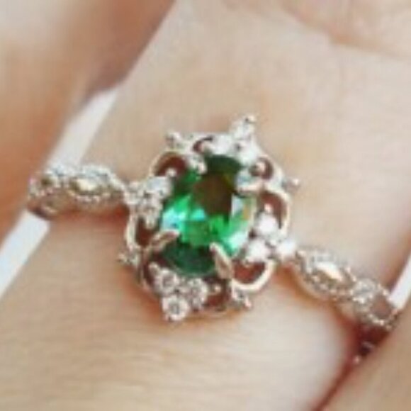 Green Cubic Zirconia - Luxurious White Golden Plated Alloy Women size 8 - Picture 2 of 8